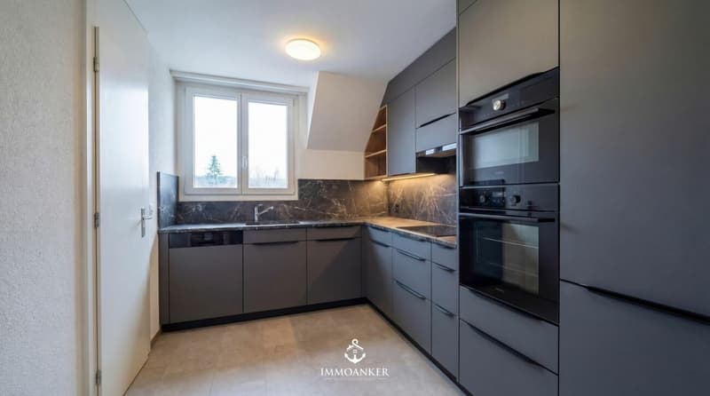 Lichtdurchflutete 4.5-Zimmer-Wohnung mit hoher Raumhöhe und Cheminée in Bottmingen (7)