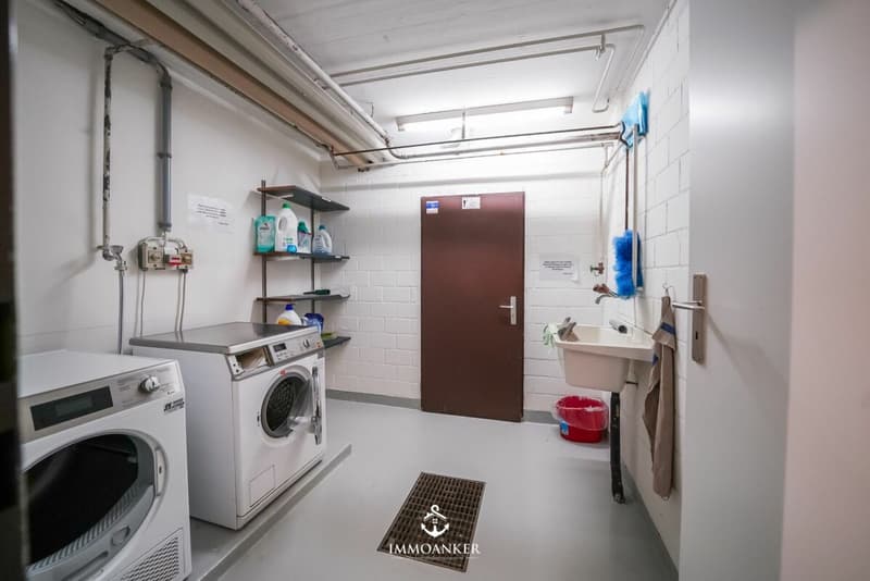 Lichtdurchflutete 4.5-Zimmer-Wohnung mit hoher Raumhöhe und Cheminée in Bottmingen (8)