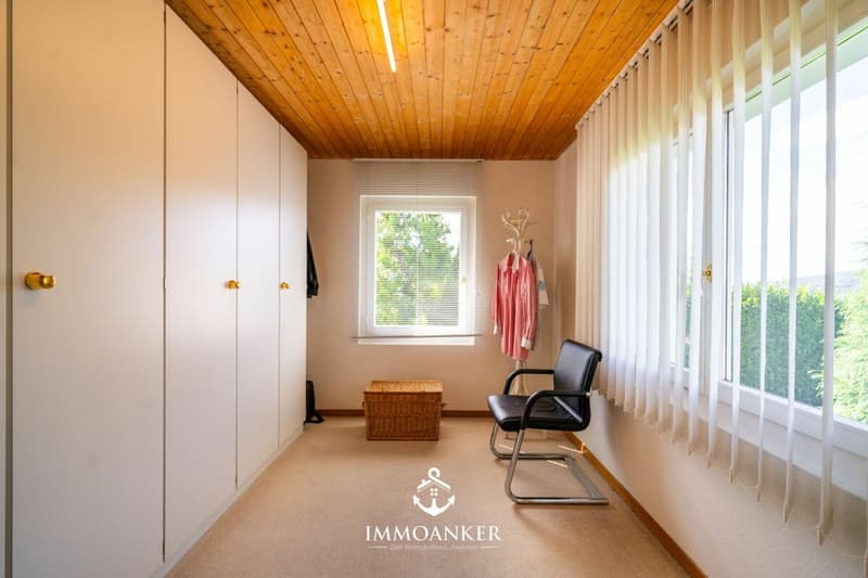 Grosszügiges 6.5-Zimmer-Einfamilienhaus mit viel Land und Entwicklungspotenzial in Dänikon (10)