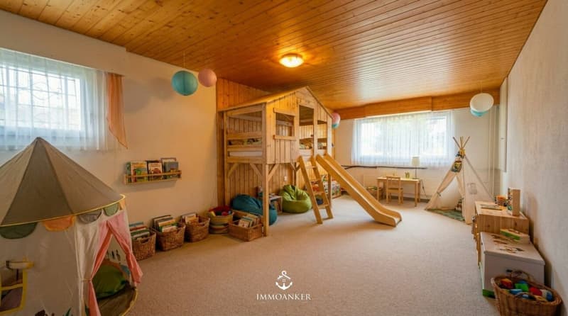 Charmantes 7-Zimmer-Einfamilienhaus mit Garten, Terrasse und Einliegerpotenzial in Uzwil (6)