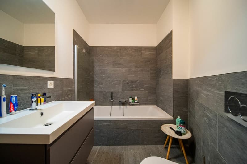 Moderne 2.5-Zimmer-Terrassenwohnung mit 20 m² Terrasse in Laax (6)