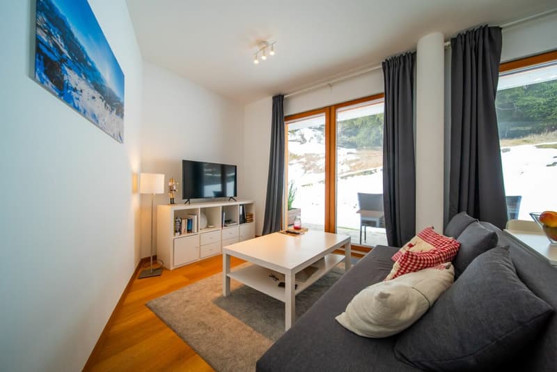 Moderne 2.5-Zimmer-Terrassenwohnung mit 20 m² Terrasse in Laax (2)