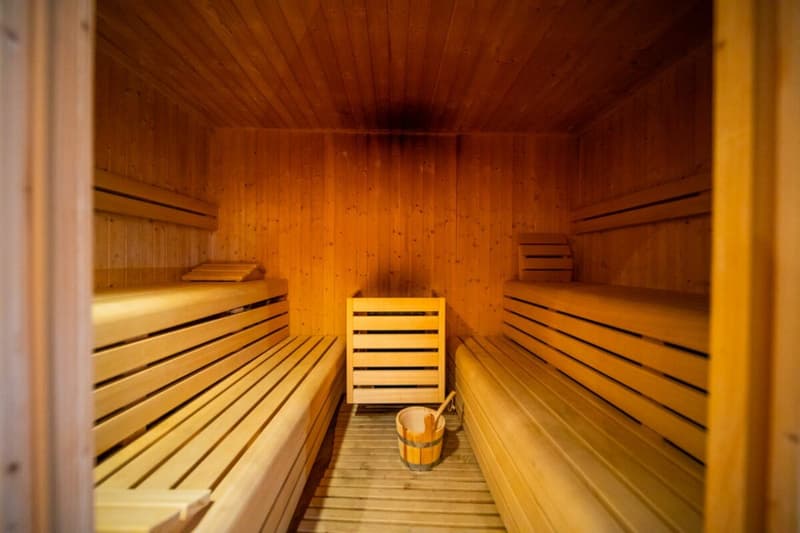Moderne 2.5-Zimmer-Terrassenwohnung mit 20 m² Terrasse in Laax (9)