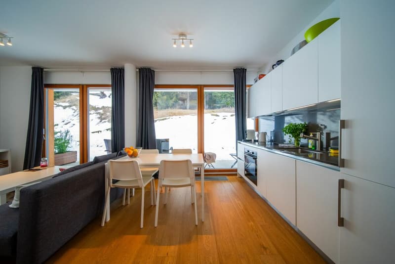 Moderne 2.5-Zimmer-Terrassenwohnung mit 20 m² Terrasse in Laax (4)