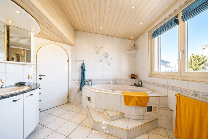 Wohnen, Arbeiten oder Vermieten - 7.5-Zimmer-Haus mit Gewerbeanteil und vielseitigem Potenzial (17)