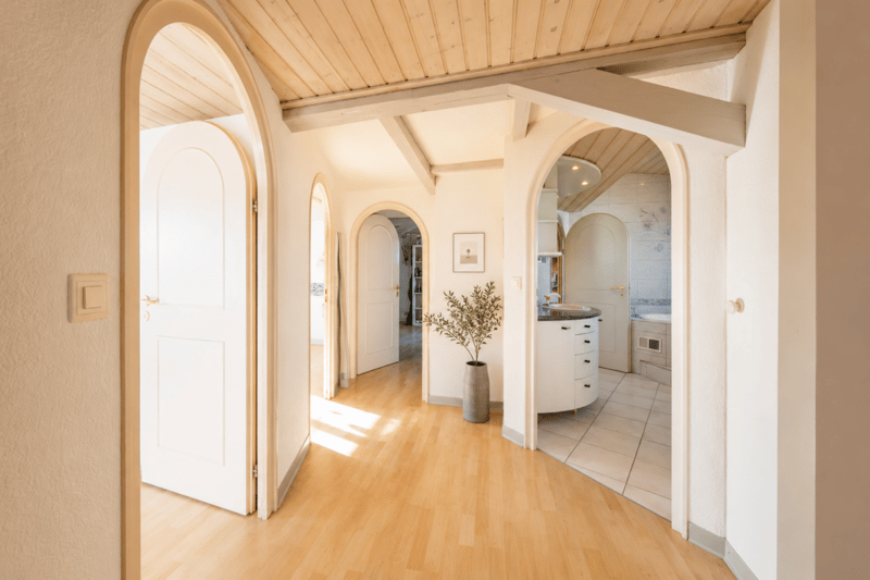 Wohnen, Arbeiten oder Vermieten - 7.5-Zimmer-Haus mit Gewerbeanteil und vielseitigem Potenzial (11)