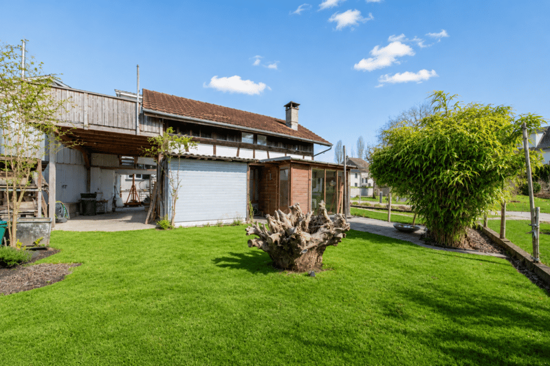 Wohnen, Arbeiten oder Vermieten - 7.5-Zimmer-Haus mit Gewerbeanteil und vielseitigem Potenzial (6)