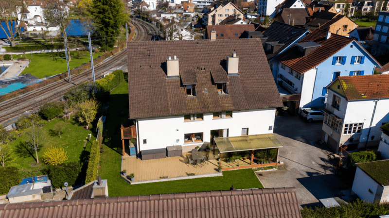 Charmante 4.5-Zimmer-Wohnung mit Cheminée & hohen Decken - Mit individuellem Modernisierungsprojekt (3)