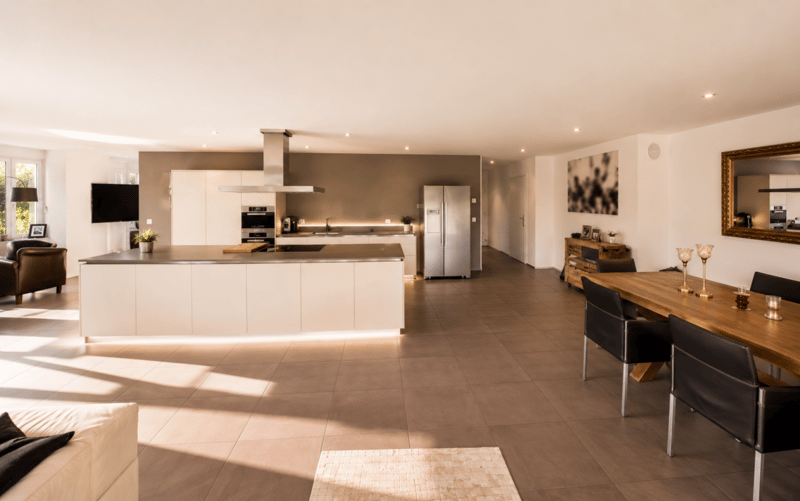 Exklusive 4.5-Zimmer-Wohnung mit beeindruckender Raumhöhe und grosser Terrasse in Rümlang (2)