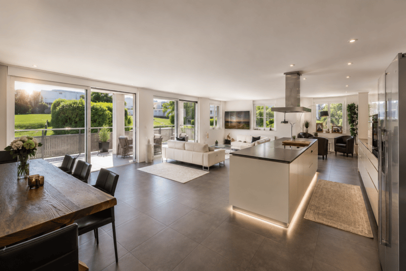 Exklusive 4.5-Zimmer-Wohnung mit beeindruckender Raumhöhe und grosser Terrasse in Rümlang (1)