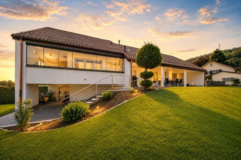 Luxuriöses Wohnen direkt am Rhein - exklusives 6.5-Zimmer-Einfamilienhaus mit traumhafter Aussicht (3)