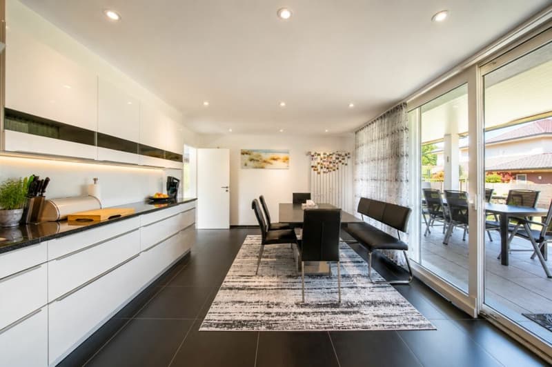 Luxuriöses Wohnen direkt am Rhein - exklusives 6.5-Zimmer-Einfamilienhaus mit traumhafter Aussicht (10)