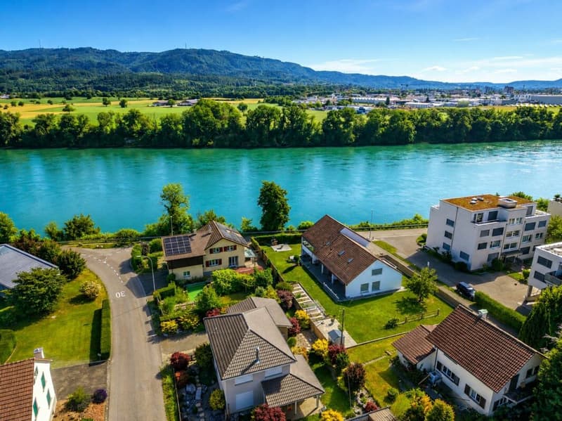 Luxuriöses Wohnen direkt am Rhein - exklusives 6.5-Zimmer-Einfamilienhaus mit traumhafter Aussicht (26)