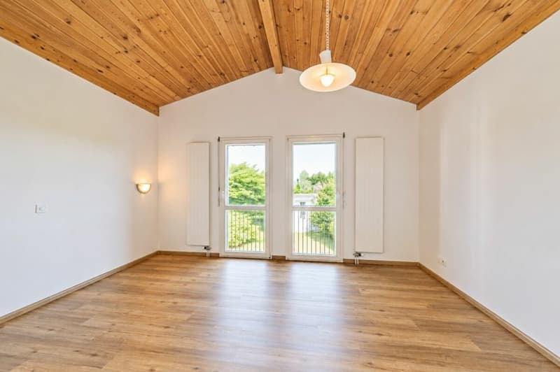 Ein Zuhause am Rhein mit Naturpool und Ausbaupotenzial - exklusives 8.5-Zimmer-Einfamilienhaus (4)