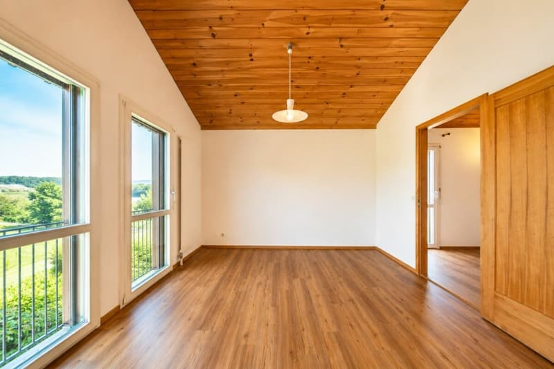 Ein Zuhause am Rhein mit Naturpool und Ausbaupotenzial - exklusives 8.5-Zimmer-Einfamilienhaus (2)