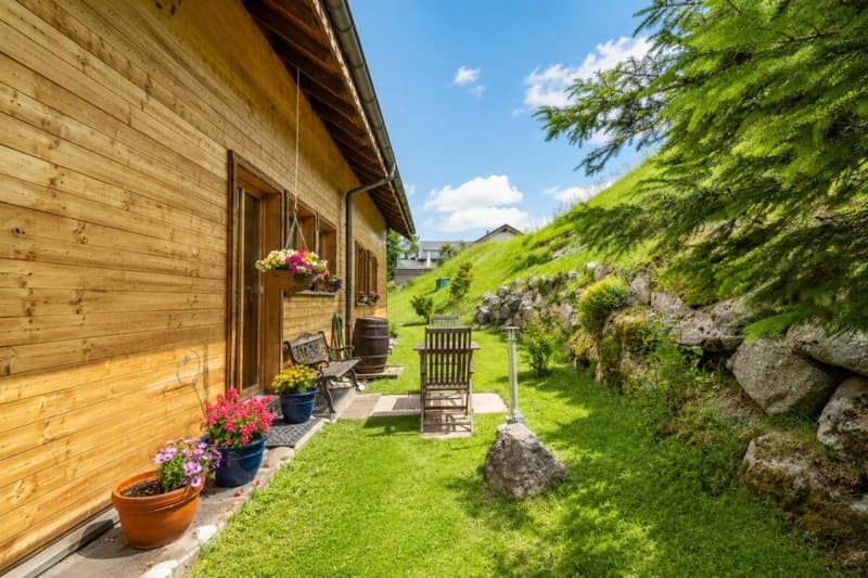 Einzigartiges Vollholzhaus aus Mondholz - gesund wohnen mit Bergsicht und vielseitigen Nutzungsmöglichkeiten (4)