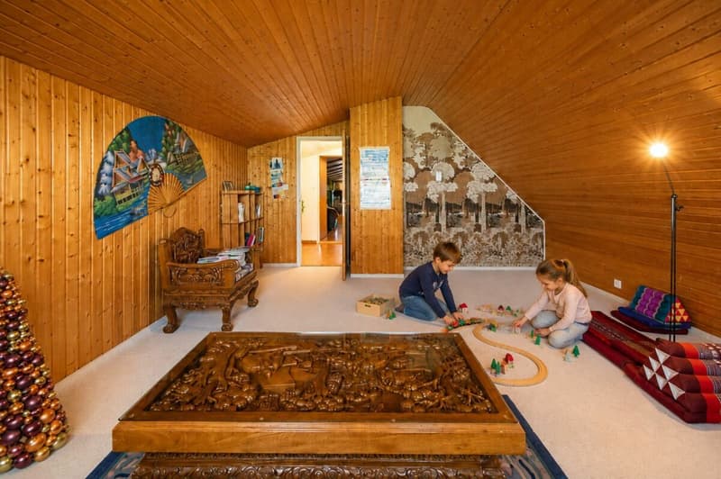 Exklusives Familienparadies mit Pool und Weitblick - grosszügiges 10-Zimmer-Einfamilienhaus in Bergdietikon (24)