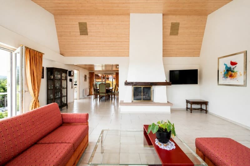 Exklusives Familienparadies mit Pool und Weitblick - grosszügiges 10-Zimmer-Einfamilienhaus in Bergdietikon (6)