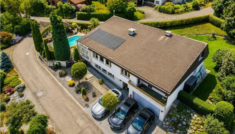 Exklusives Familienparadies mit Pool und Weitblick - grosszügiges 10-Zimmer-Einfamilienhaus in Bergdietikon (3)