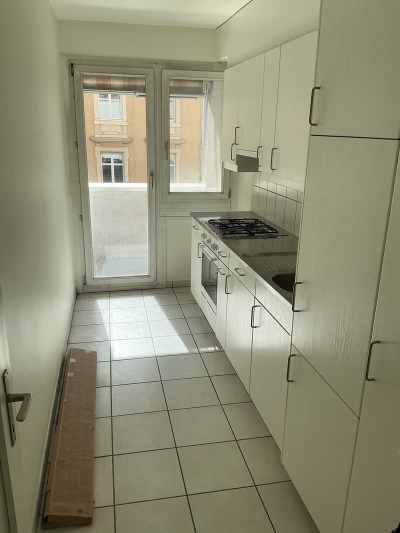 Helle 2-Zimmer-Wohnung mit Balkon in Basel – frisch renoviert! (4)