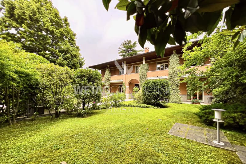 Weitläufige, herrschaftliche Villa umgeben von Grünflächen in Mendrisio zum Verkauf (11)