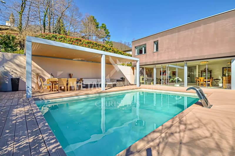Villa mit privatem Garten, Pool & Blick auf den Luganersee zum Verkauf in Carona (1)