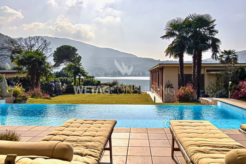 In Lugano-Caslano elegante Villa pieds dans l'eau mit privatem Bootshaus & Infinity-Pool zu verkaufen (1)
