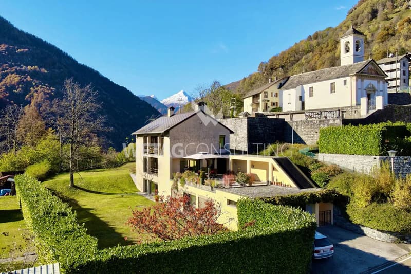 Grosszügige Villa im Grünen zu verkaufen in Crana an absolut ruhiger Lage (1)