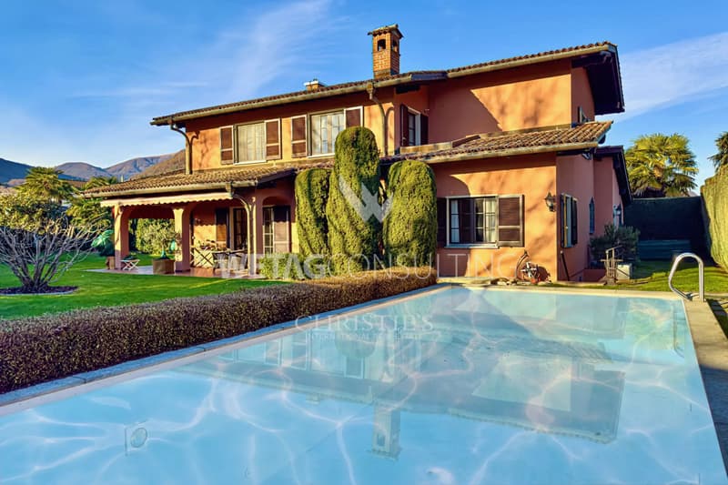 Prächtige Villa mit Pool in Lugano-Magliaso zu verkaufen (1)