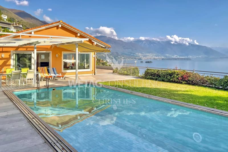 Brissago: Moderne Villa mit grossen Terrassen & Aussenpool zu verkaufen (1)