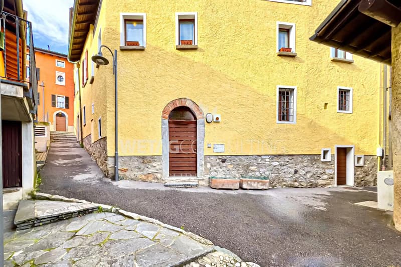 Lugano-Lugaggia: traditionelles Tessiner Haus zu verkaufen (1)