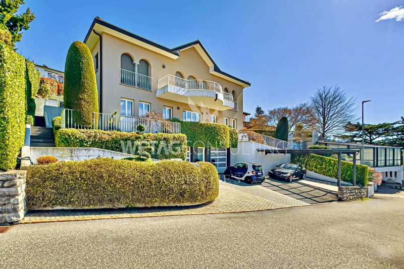 Lugano-Comano: elegante Villa mit grossem Garten & Panoramablick zu verkaufen (1)