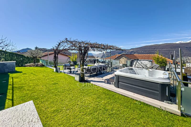Lugano-Comano: elegante Villa mit grossem Garten & Panoramablick zu verkaufen (2)