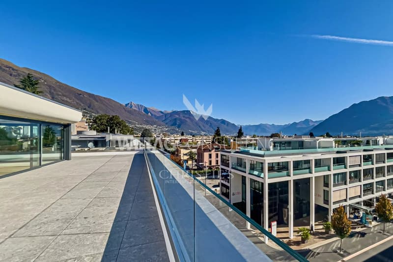 Luxus 2.5-Zimmer-Duplex-Penthouse-Wohnung mit Blick auf den Lago Maggiore in Ascona zu verkaufen (2)