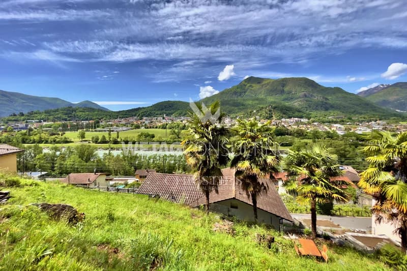 Beautiful building land in Solduno with panoramic views for sale (1)
