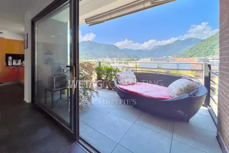 Penthouse duplex avec vue à 360 degrés dans un emplacement central avec vue sur le lac Majeur à vendre à Locarno (10)