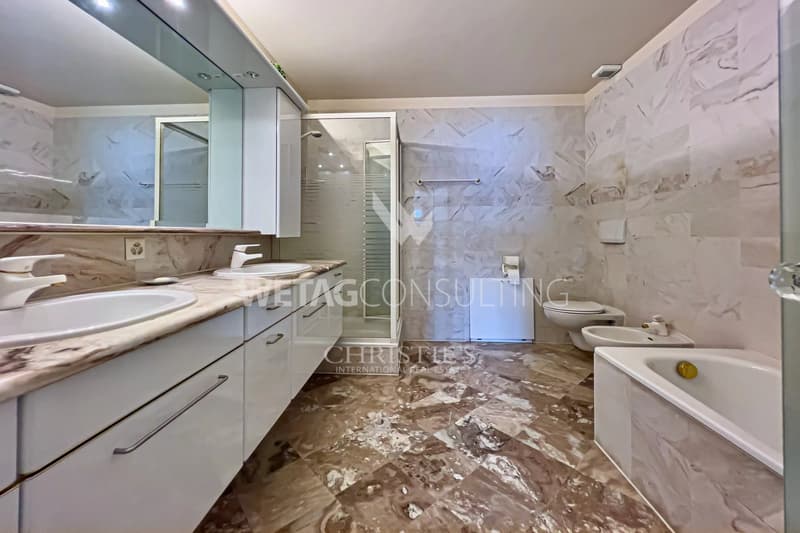 Appartement triplex élégant à Porza avec vue sur le lac, jardin privé, piscine et sauna communs à vendre (11)