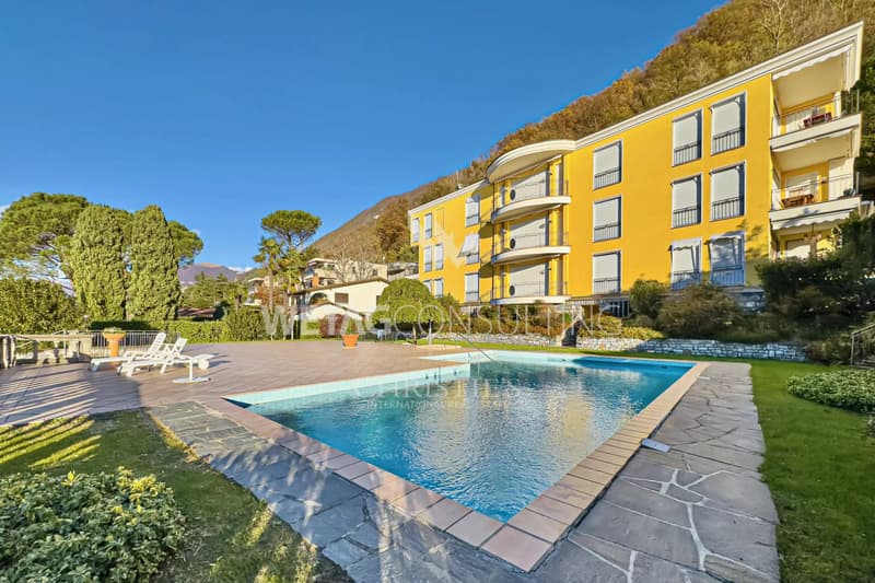 Lugano-Bissone: Apartment with direct access to the lake, outdoor pool, lake view & boat mooring for sale (11)