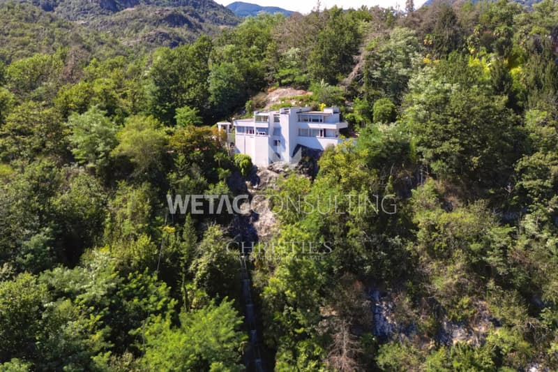 Losone: Wunderschöne, zu renovierende Villa im Grünen zu verkaufen (8)
