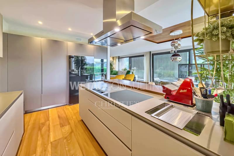 Moderne Design-Villa mit Pool zu verkaufen in Lugano-Sessa, eingebettet im Grünen (7)
