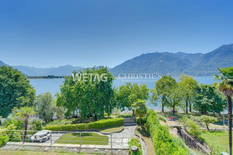 Elegante Villa mit Garten in exklusiver Lage direkt an der Seepromenade am Lago Maggiore zu verkaufen (11)