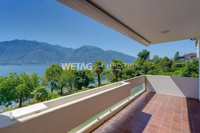 Elegante Villa mit Garten in exklusiver Lage direkt an der Seepromenade am Lago Maggiore zu verkaufen (3)