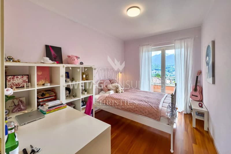 À vendre à Lugano-Manno villa élégante avec piscine, grand jardin & dépendance, également idéale comme résidence secondaire (10)