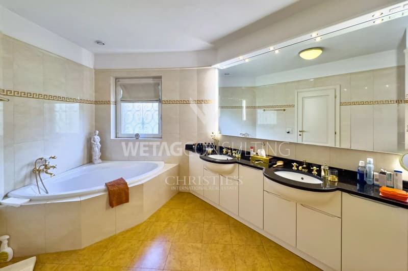 À vendre à Lugano-Manno villa élégante avec piscine, grand jardin & dépendance, également idéale comme résidence secondaire (9)