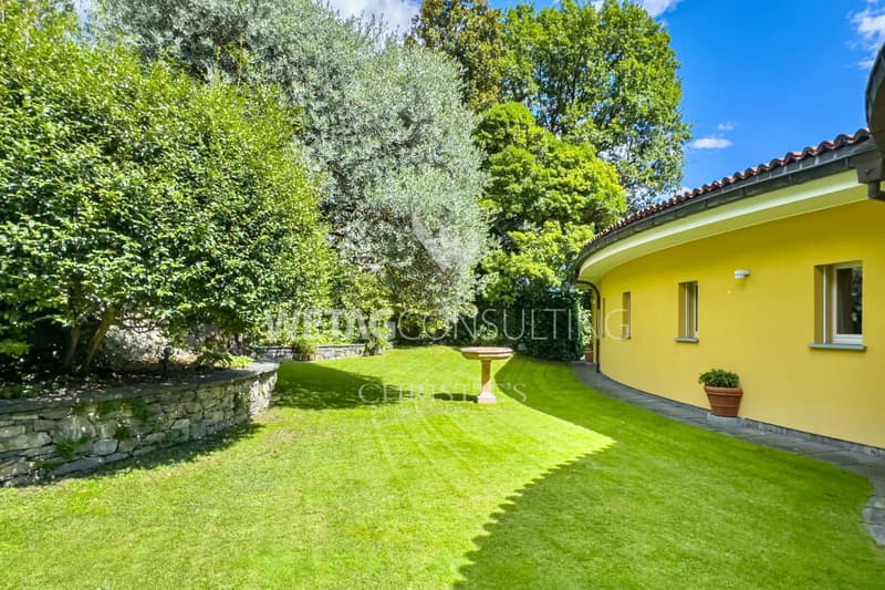 Mediterranean Villa with stunning views of Lake Maggiore, ideal also as a holiday residence, for sale in Minusio (12)