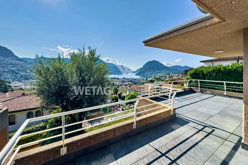 A Lugano: Elegante villa a schiera con giardino privato & ampia vista lago in vendita, anche utilizzabile come seconda casa (6)