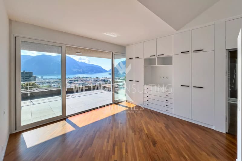 A Lugano: Elegante villa a schiera con giardino privato & ampia vista lago in vendita, anche utilizzabile come seconda casa (5)