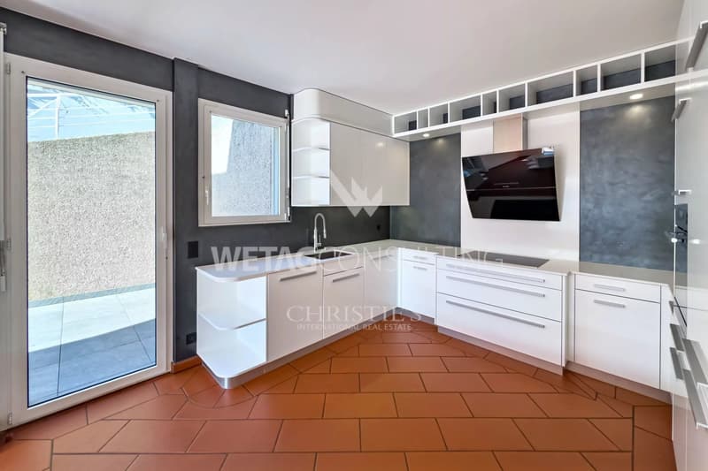 A Lugano: Elegante villa a schiera con giardino privato & ampia vista lago in vendita, anche utilizzabile come seconda casa (4)
