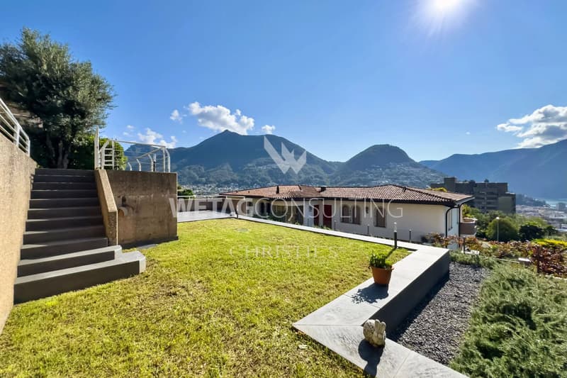 A Lugano: Elegante villa a schiera con giardino privato & ampia vista lago in vendita, anche utilizzabile come seconda casa (12)