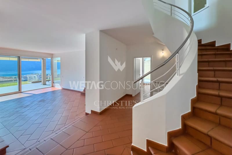 A Lugano: Elegante villa a schiera con giardino privato & ampia vista lago in vendita, anche utilizzabile come seconda casa (11)